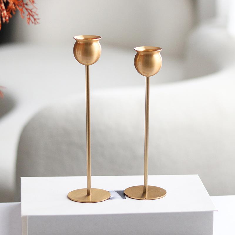 High-End French Metal Candle Holder: Elegant Single-Rod Design for Home Decor