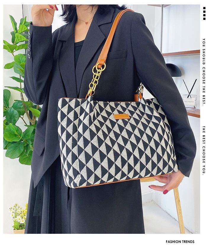 High-Capacity Retro Plaid Tote Bag - Casual European & American Style Handbag for Work & Commute