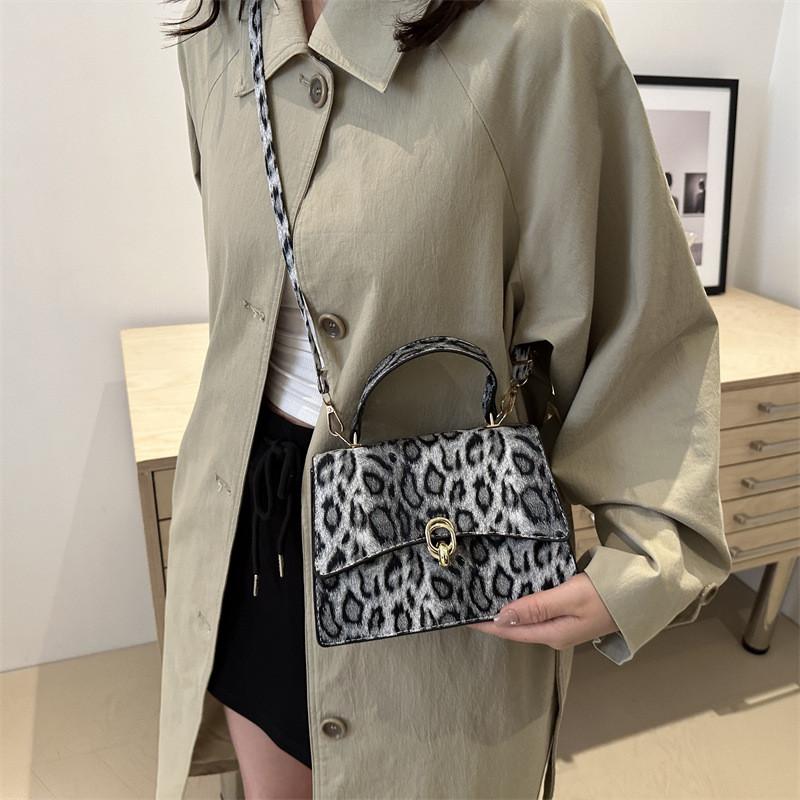 Unique Stylish 2024 Small Handbag Trendy Crossbody Bag With Magnetic Closure In Black And Brown