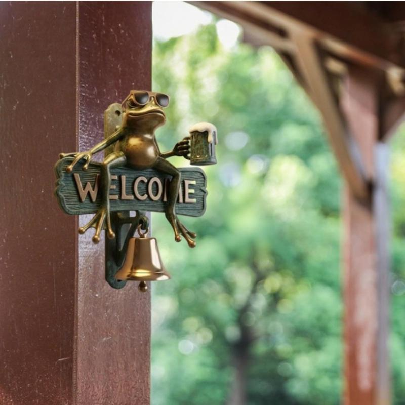 Decorative Door Hanger for Front Doors Porch Home Decorations Chill Frog Doorbells Cool Beer Frog Welcome Bells Gift Doorbells