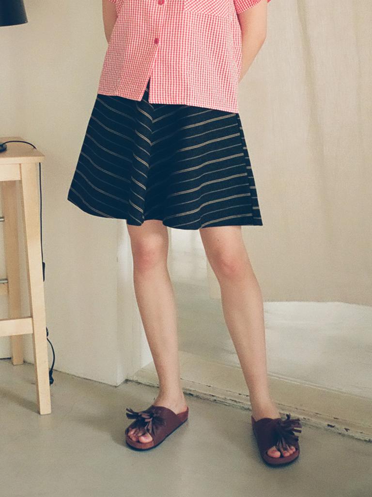 Nouah V Skirt (Bk)