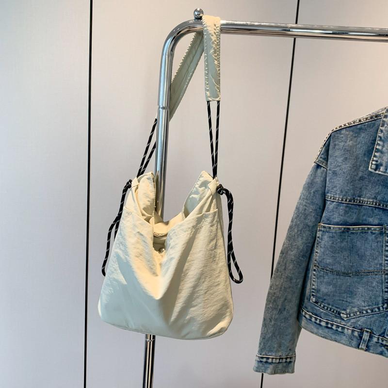 Trendy Large Capacity Canvas Tote Bag For Women With Stylish Street Fashion Design