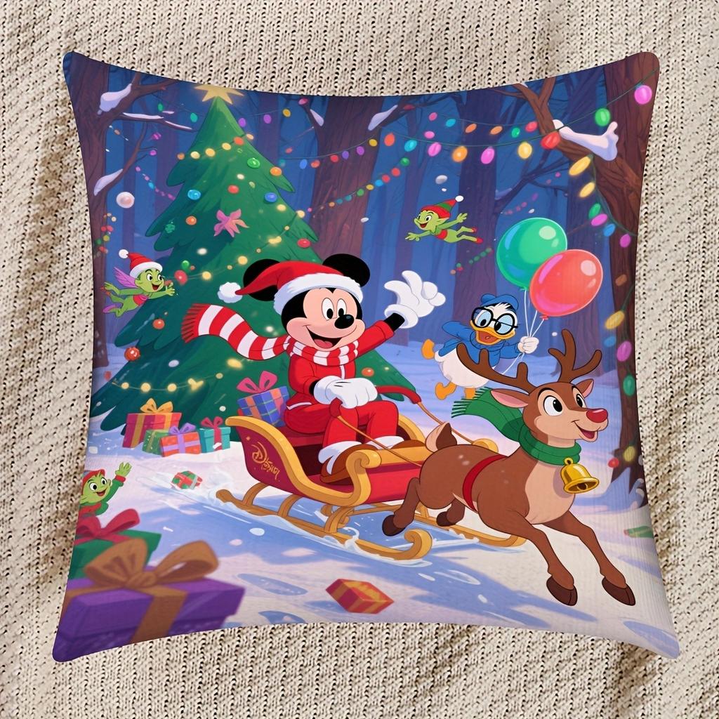 Disney Christmas Adventures: Mickey and Minnie accompany you to warm up the winter pillow room