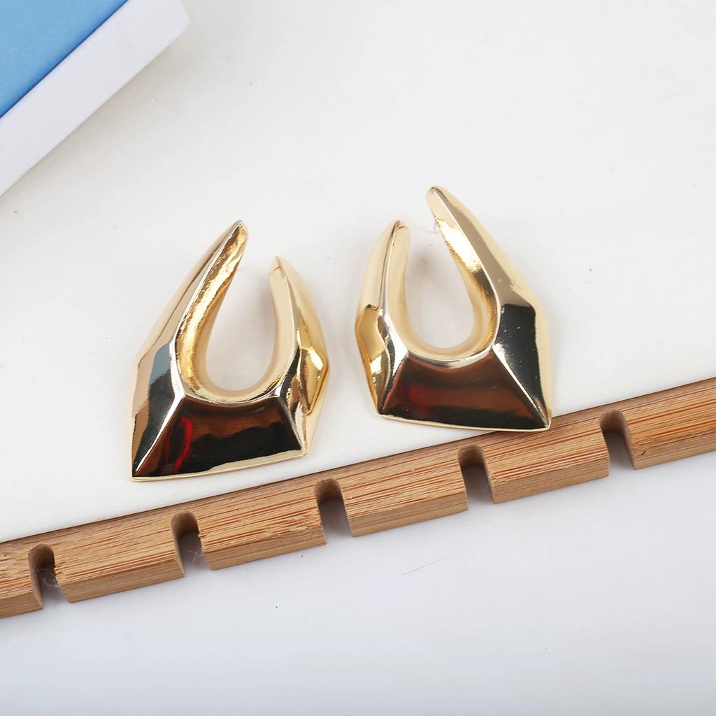 Exaggerated irregular shape geometric metal line earrings triangular rhombus high sense unique retro stud earrings