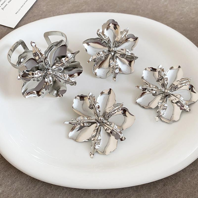 Metal smooth flower opening ring stud earrings bracelet set temperament light luxury high sense exaggerated jewelry women