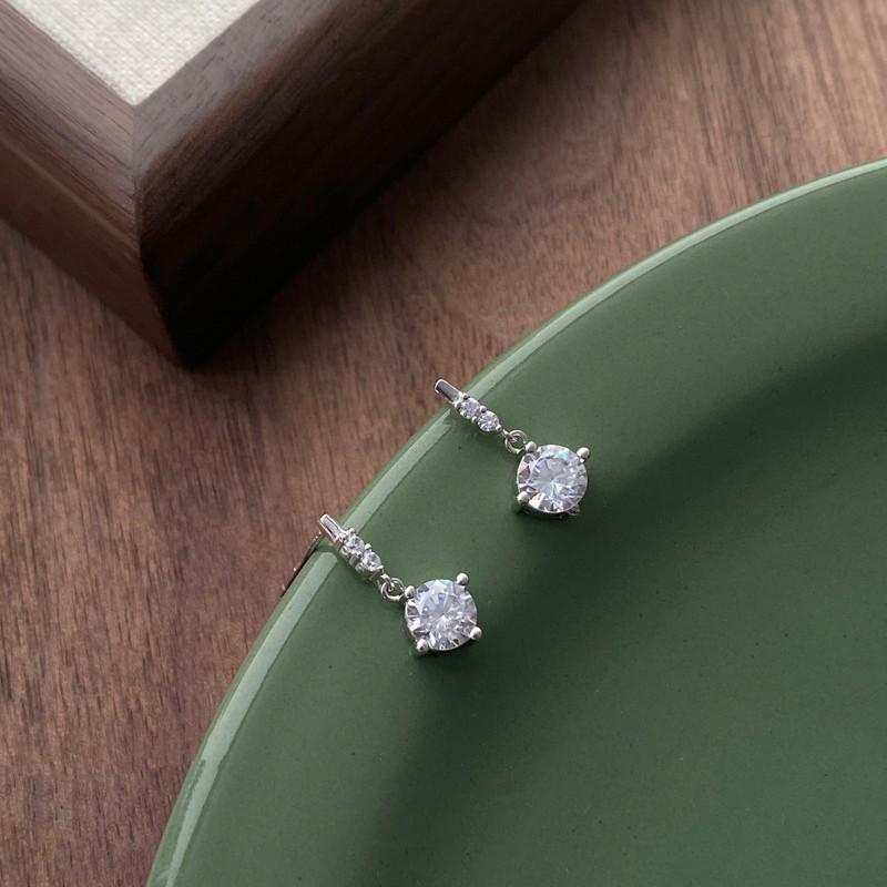 Sterling Silver Zirconia Stud Earrings for Women - Elegant High-End Dangle Design, Versatile for Commuting.