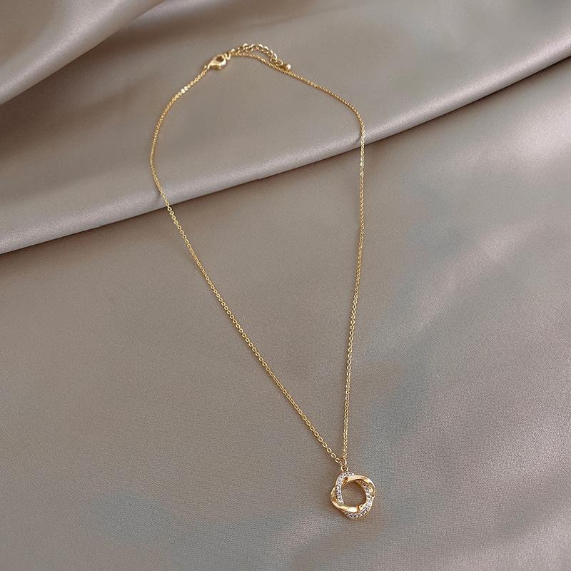 

Light Luxury Diamond Inlaid Collarbone Chain Elegant Necklace Trendy Versatile Accessory