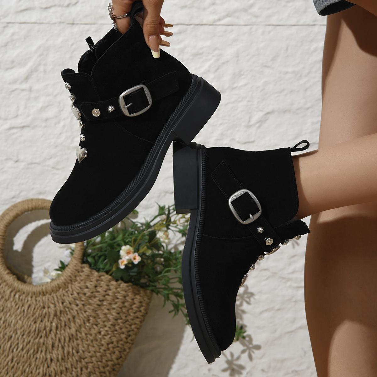 

Модные осенне-зимние женские уличные модные ботинки 2024 Новые однотонные нескользящие женские туфли с металлической отделкой Обувь для женщин 35 чёрный