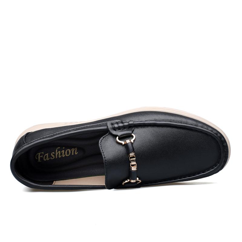 Klassische Herren Freizeit Leder Slipper Kleid Herren Stilvolle Weiche Flache Schuhe Hochwertige Mokassins Büro Mann Runde Zehenpartie Slip-On Schuhe