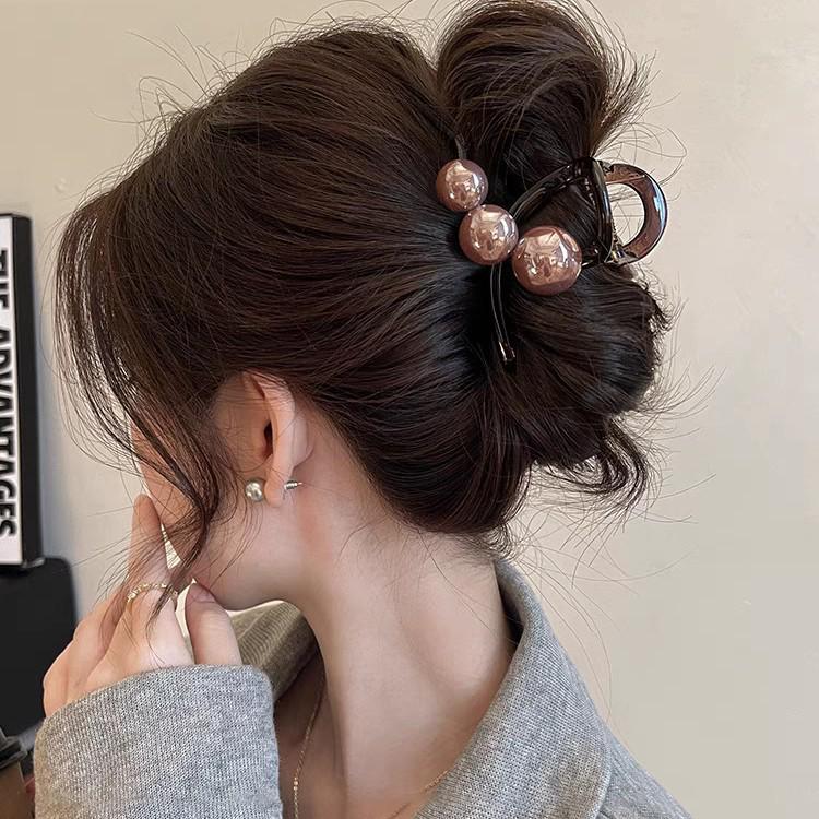2025 Elegant Pearl Claw Clip - Medium Size, Spring/Summer Women's High-End Hairpin