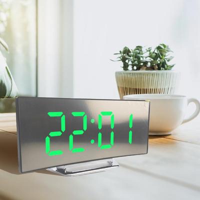 Digitální chytrý budík z ABS materiálu, obdélníkové, s USB nabíjením, elektrické hodiny, zakřivené LED zrcadlové hodiny, dekorativní stolní hodiny