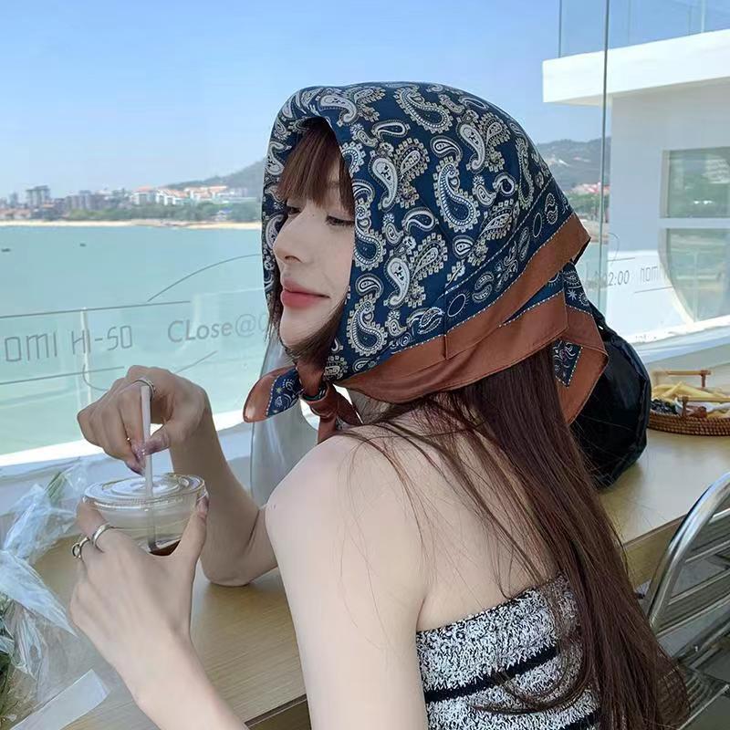 High-End Women's Lightweight Silk Square Scarf - Temperament Print Neckerchief for Neck Protection and Decoration.