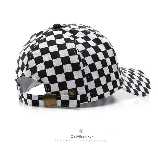 Trendy checkered baseball cap, outdoor sports hat for women, sun-protective visor, men's stylish cap