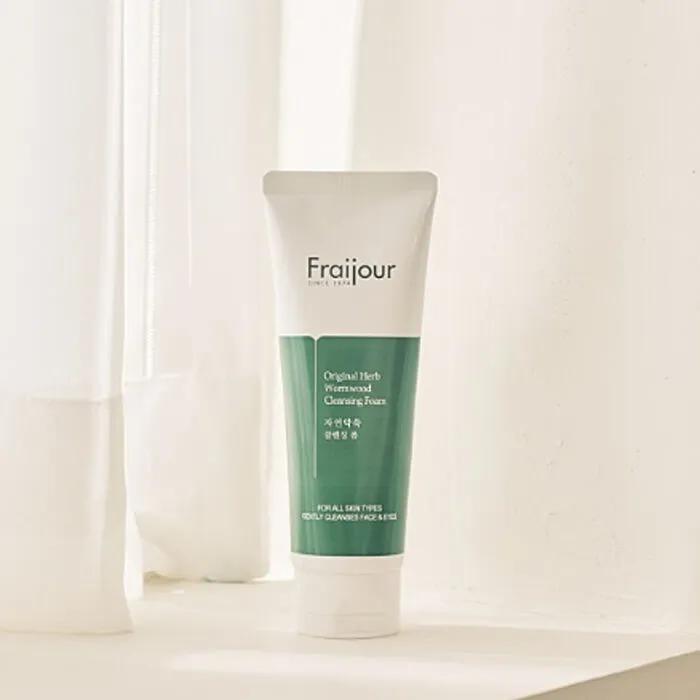 

Freju Натуральная очищающая пенка с полынью 150 мл 01. Natural Mugwort Cleansing Foam 150ml