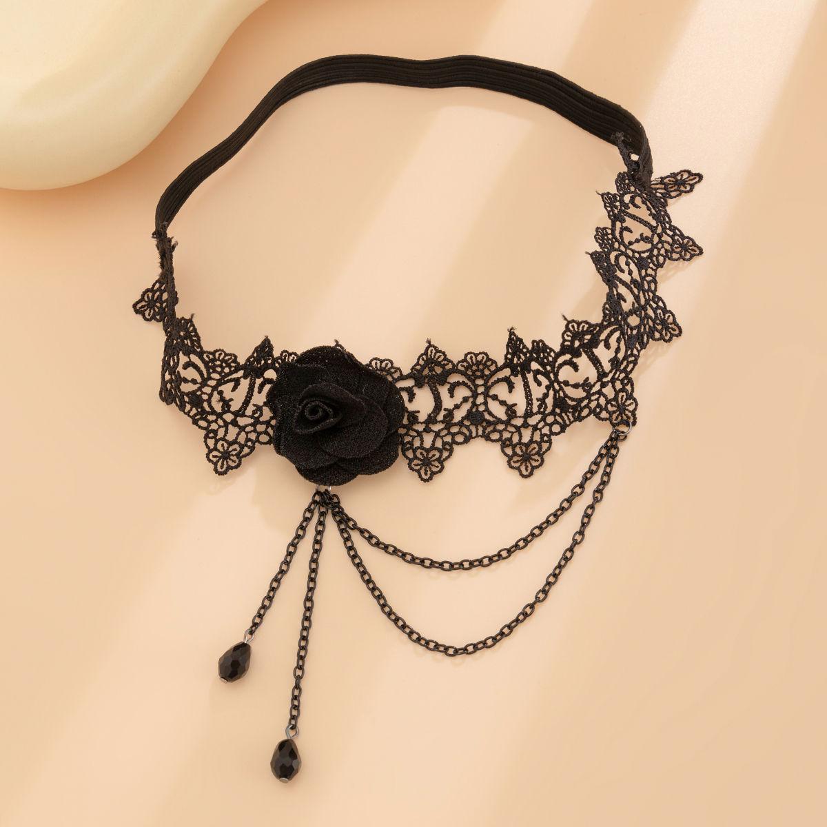 

Adjustable Gothic Thigh Chain with Black Rose & Lace - Spooky Leg Jewelry for Halloween