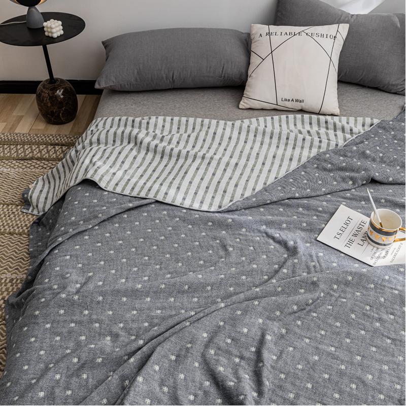 

Новое хлопковое четырехслойное марлевое одеяло покрыто ворсовым одеялом с кондиционером, летним прохладным одеялом и повседневным одеялом из хлопка. 200*230cm