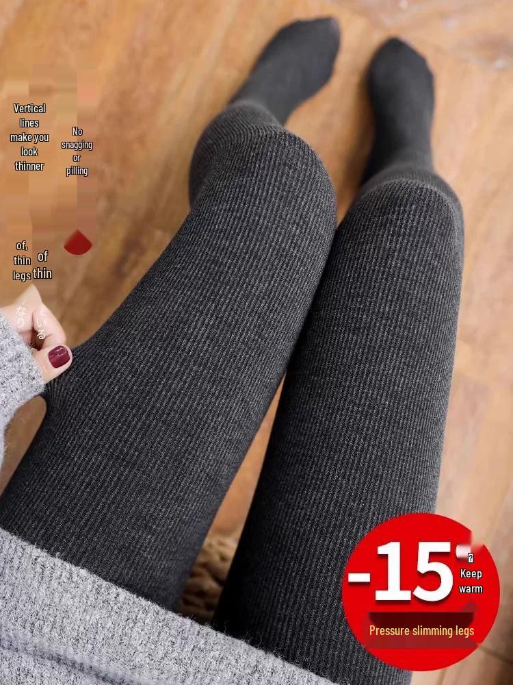 Women's Plus Size Velvet Leggings: Slimming, Warm, Thick, One-Piece Pantyhose for Autumn/Winter. Suitable for Outdoor Wear.