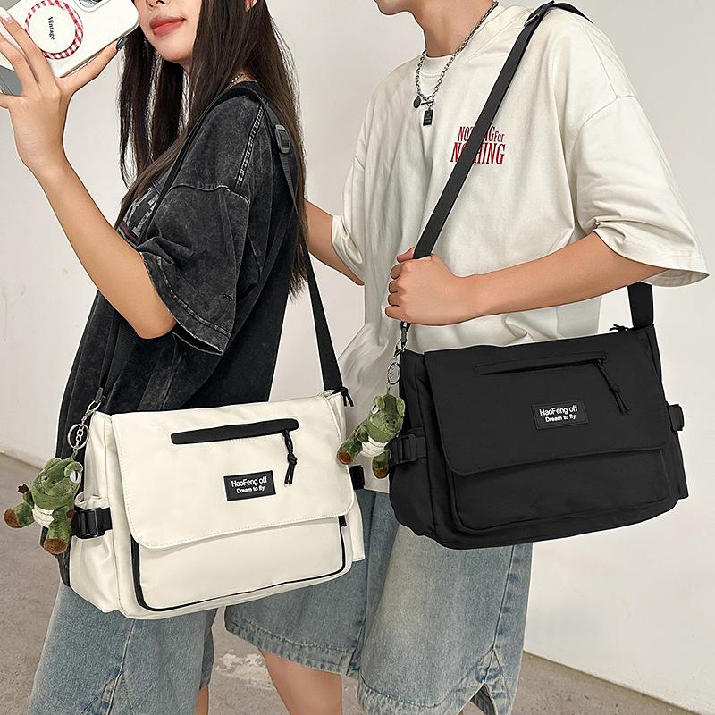 Wind Tooling Large-capacity Messenger Bag Men's and Female Students' Class Bag Can Put Books, Casual Shoulder Bag