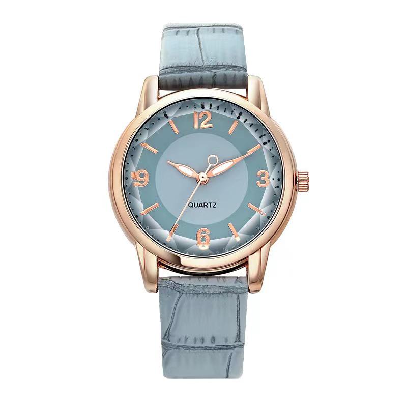 Women's Two-Tone Quartz Watch with Leather Strap and Temperament Round Dial