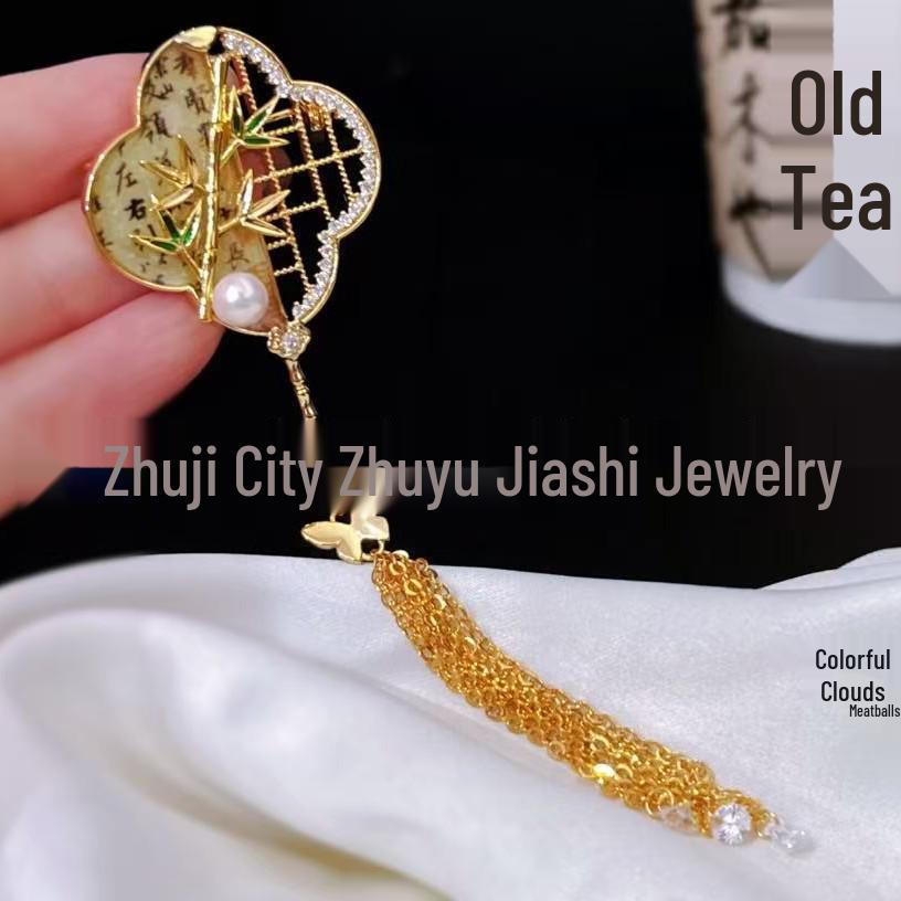 

National Style Gold-Plated Tassel Brooch with Pearl Corsage Ornament