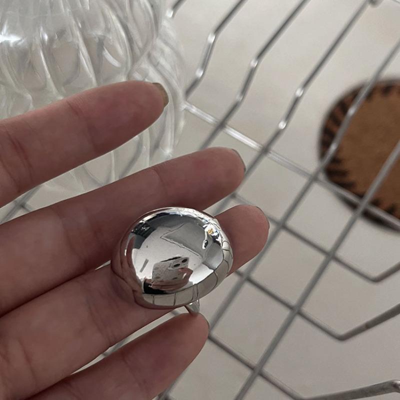 French Medieval Vintage Metal High-end Light-sensitive Ring, Niche Design Texture Square Versatile Ring Ring