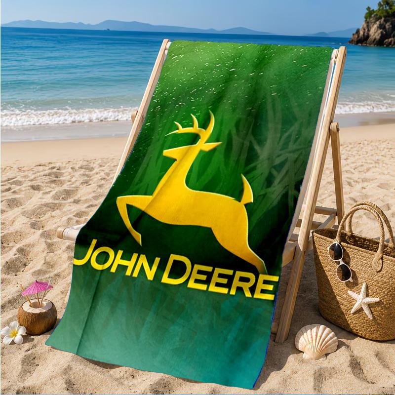 מגבת חוף עם לוגו John Deere, מתייבשת במהירות, קלה לטיפול, מתאימה גם לאימוני כושר וגם לחופשות חוף, ציוד חיוני לספורט