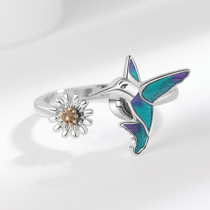 Colorful Enamel Hummingbird & Daisy Rotating Ring - Exquisite Iridescent Design