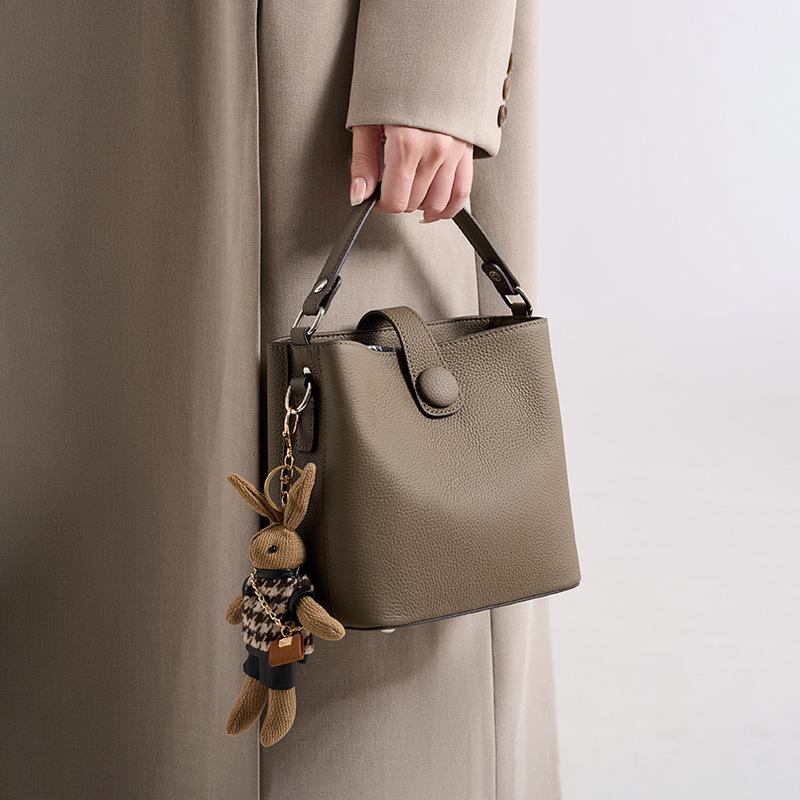 

Bag Ladies 2025 Autumn and Winter New Fashion Versatile Bucket Women s Bag Premium Sense Shoulder Messenger Bag Hand Bag хаки