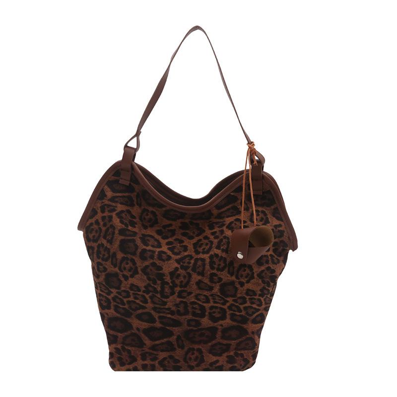 2025 Early Autumn Large-Capacity Leopard Print Retro Shoulder Tote Bag