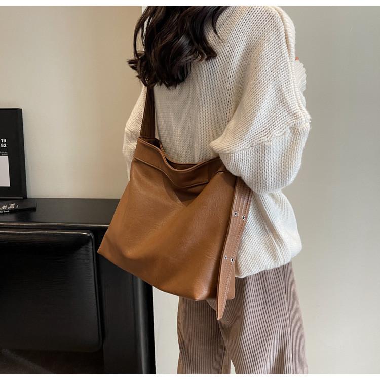 Ielgy Texture Underarm Bag Trendy Retro Casual Large-Capacity Commuter Shoulder Tote Bag