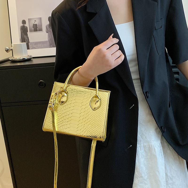 Chic Korean Style Small Handbag For Women Featuring Trendy Zipper Closure And Soft Pu Material