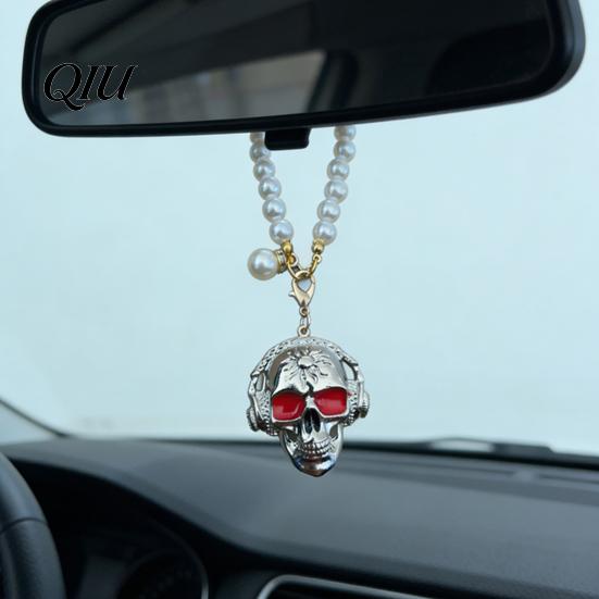 Spooky Vehicle Accessories Skull Car Hanging Ornament, Gothic Faux Pearl Chain Auto Rear Decorative Ornament for Cars View Mirror Charm, Funny