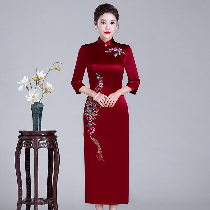 Elegant Spring Acetate Satin Embroidered Cheongsam for Mothers - New Chinese Wedding Style Dress