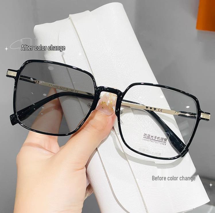 Ultra-Light Trendy Women's Color-Changing Myopia Glasses - Cold Tea Color, Transparent Large Frame, High Appearance Value, Slimming, Flat Lenses