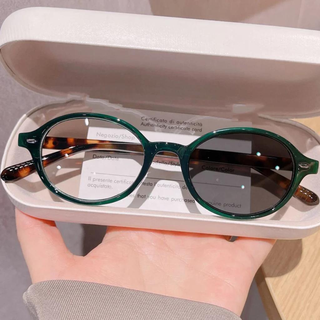 Unisex Near Sight Pochromic Glasses Fashion Retro Color Changing Myopia for Women Men Oval Frame Anti-UV Eyeglasses 0-1.0-4.0