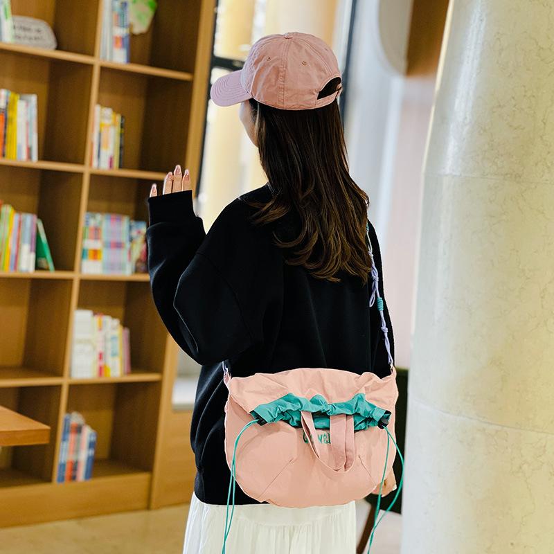 Korean Version of Niche Design 2025 Lightweight Messenger Bag Casual Foreign Trend Simple Portable Shoulder Fashion Bucket Bag
