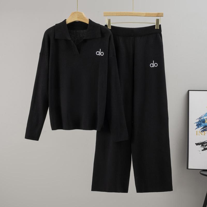 

Новый дизайн минималистичного вязаного спортивного костюма включает в себя повседневный топ с лацканами и брюки. one size чёрный