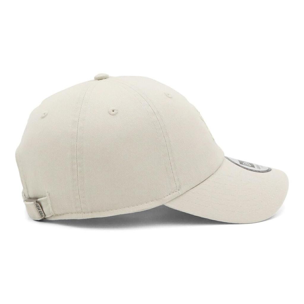 New Era Casual Classic Kappe in und Eine Peanuts-Kollaboration mit Diese lässige Klassiker-BB-Kappe bietet UV-Schutz für den Alltag und eine funktionale