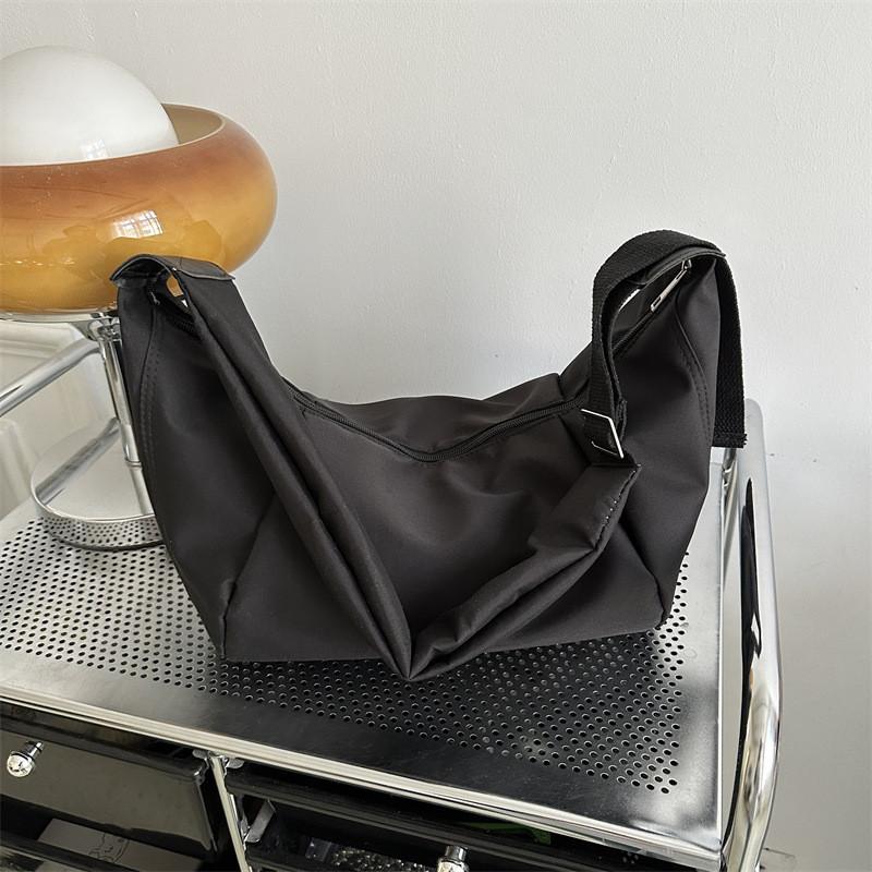 Chic Winter Fashion Simple Crossbody Bag Elegant Work Dumpling Bag With Ample Space