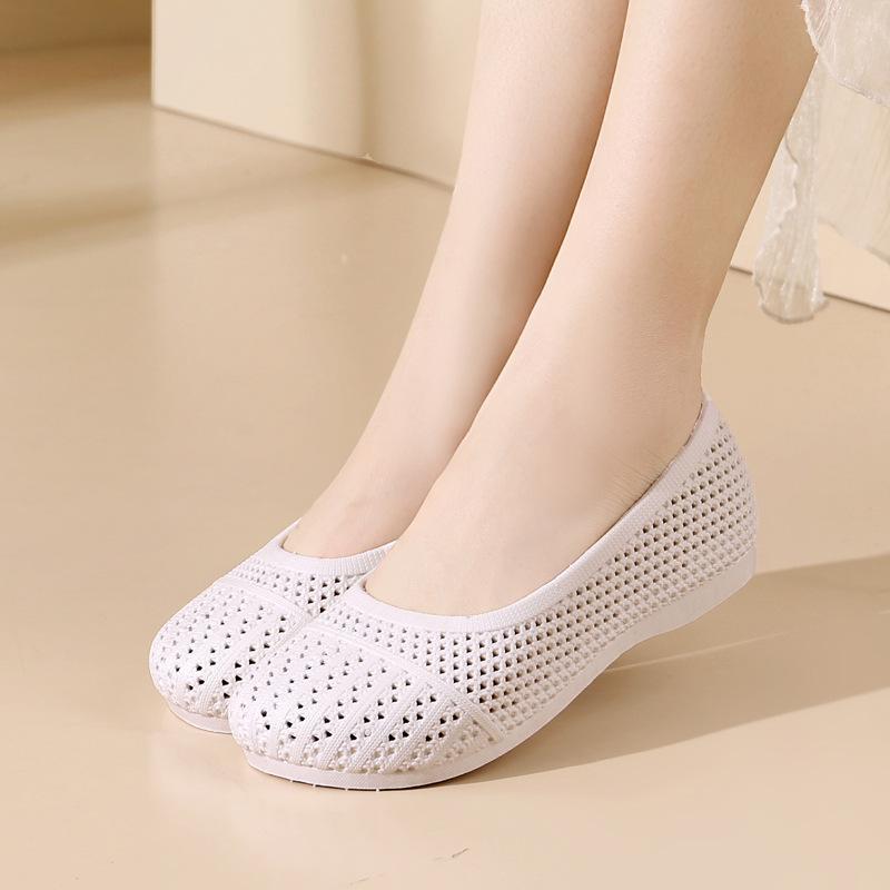 

Летние новые сандалии с дырками, с закрытым носком, нескользящие, для улицы, дышащие, маленькие белые туфли, плоская пляжная обувь, для мамы 41