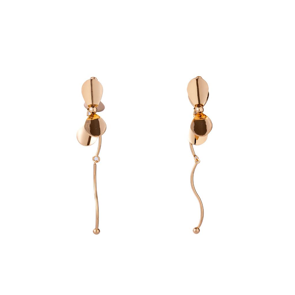 French Simple Atmospheric Stud Earrings Metal Style Temperament Niche Earrings Light Luxury High Sense Exquisite Design Earrings