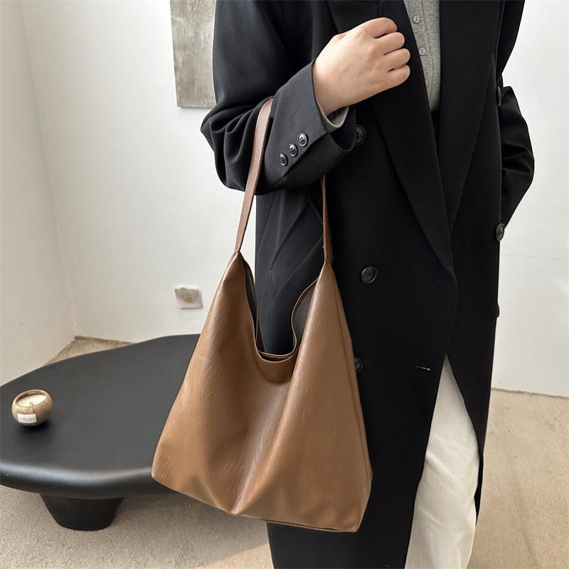 Chic Pu Material Oversized Tote Bag For Women Featuring Simple Urban Design And Magnetic Closure