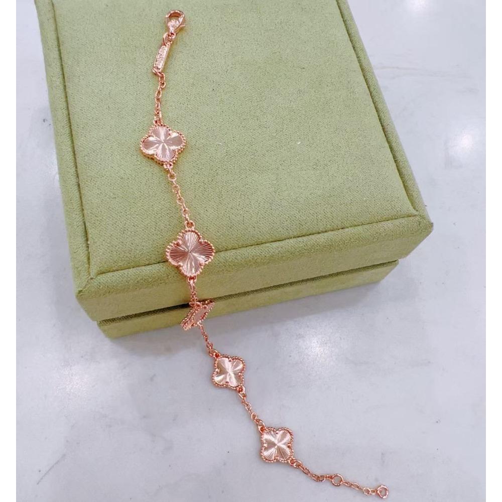 Neues Mini-Fünfblüten-Armband mit vierblättrigem Kleeblatt Schlichtes und modisches Nischenarmband