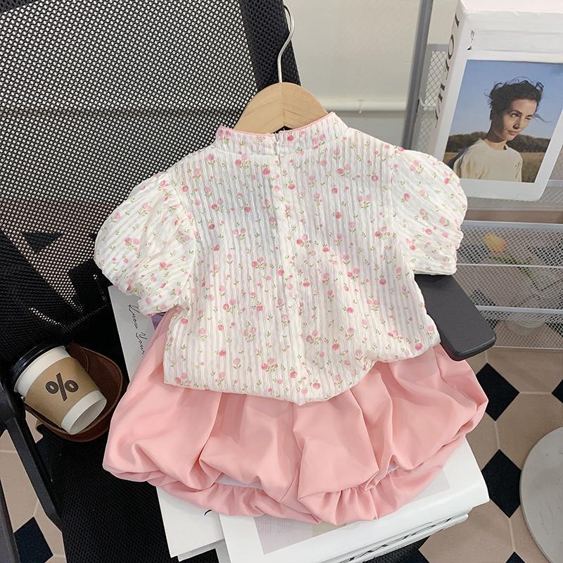 Girls' Summer Outfit Stylish and Stylish Short Sleeved Children's Shorts Summer Two-piece Set Thin Design