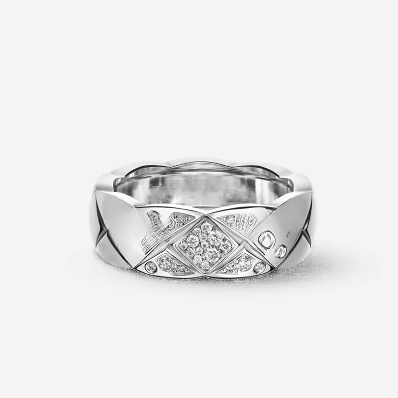 Dieser Klassische Kleine Duftende Wind Rhombus Ring Damen Rose Gold Weißgold Diamantring Partnerring Herren