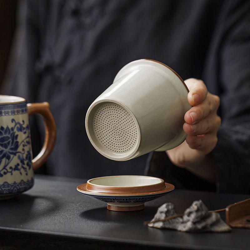 400ml Blue and White Ceramic Tea Mug with Lid – Handmade Floral Coffee Cup, Traditional Chinese Design for Home and Office