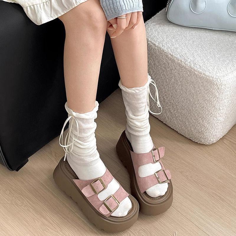 Fairy cool slippers are worn outside, which is popular in summer. Thick bottom increases height with skirts. One-word drag temperament female