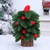 Weihnachts-Mini-Schlafzimmer Simulierte Kiefernadelbaum-Atmosphäre Dekoratives Rotes Haarball-Schreibtischornament Festivaldekoration