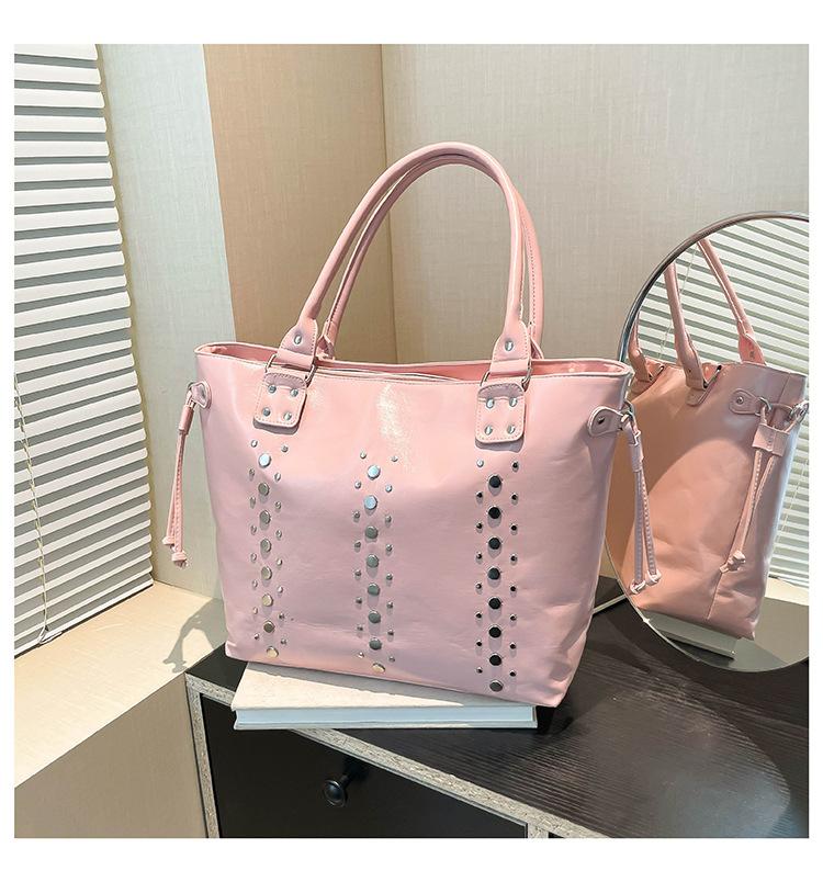 2025 Summer Popular Rivet Shoulder Bag Fashionable Large Capacity Tote Bag Casual Versatile Underarm Bag