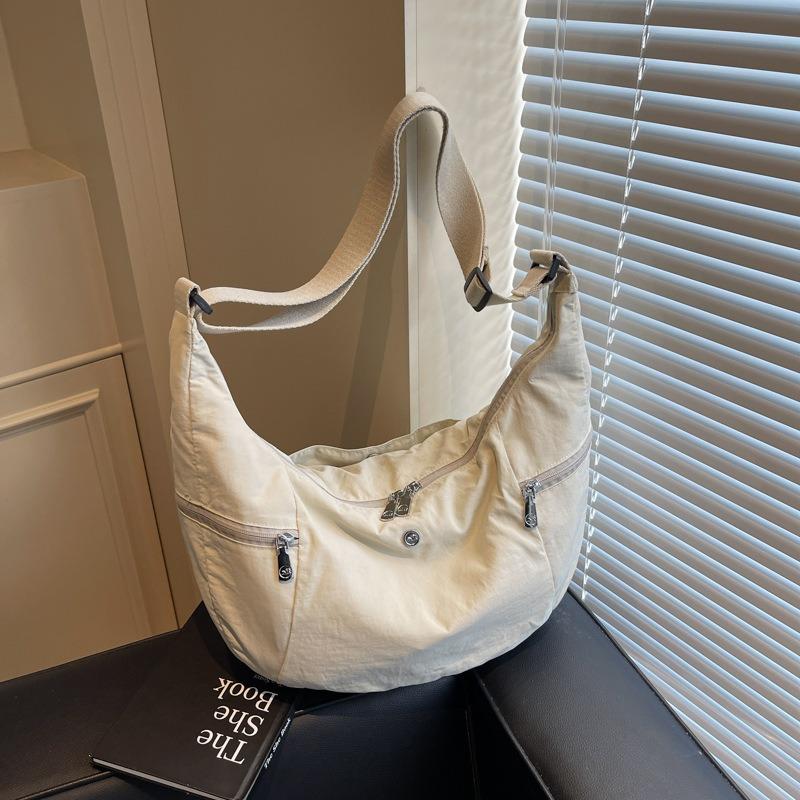 One-shoulder oblique span large-capacity dumpling bag, new commuter, light and fashionable fitness yoga bag